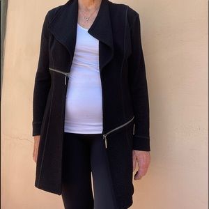 Day jacket/ indoor coat. Open style. 3/4 length. Faux pockets. Zips